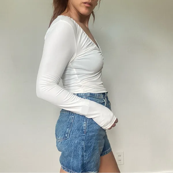 Abercrombie & Fitch Ivory keyhole ruched crop top - Image 2