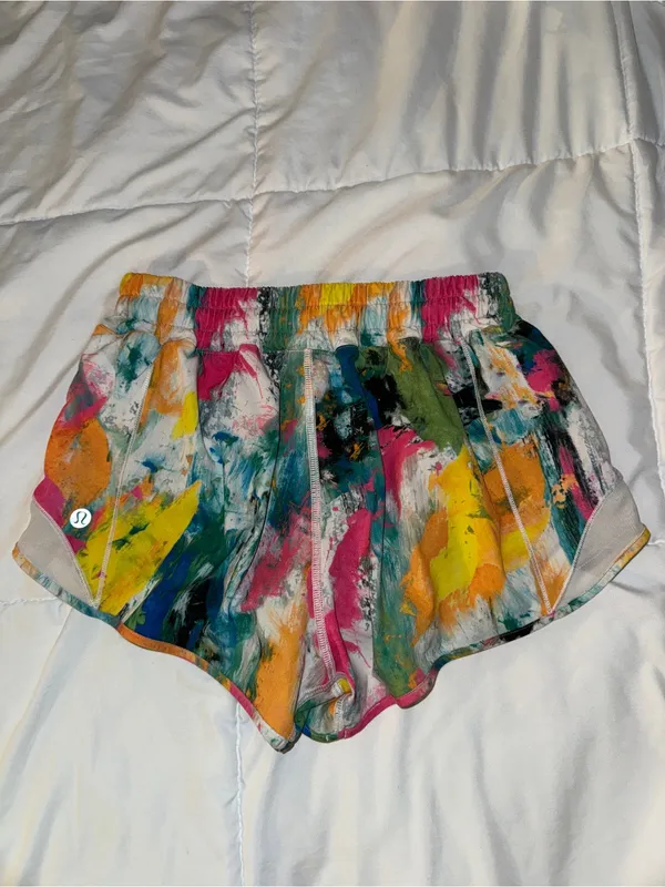 Lululemon Hotty Hot Shorts LR Size 4, 2.5” - Image 3