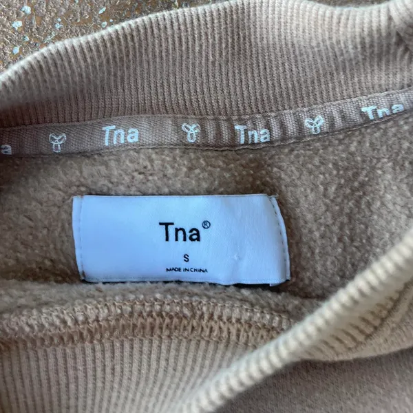 Aritzia TNA cropped tan crewneck sweatshirt sz s - Image 5
