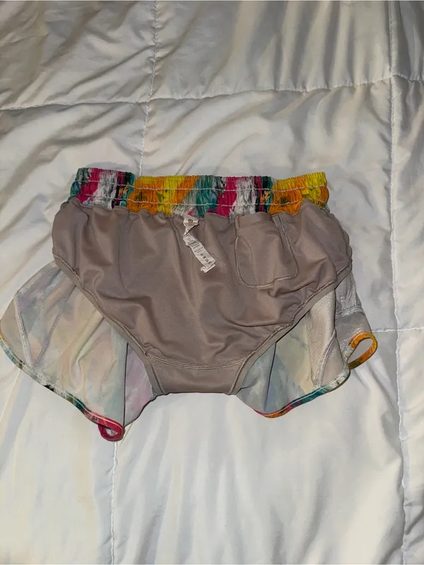 Lululemon Hotty Hot Shorts LR Size 4, 2.5” - Image 5