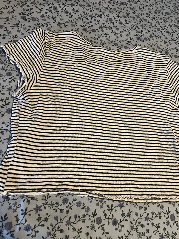 American Eagle Black & White Striped Tee - Image 4