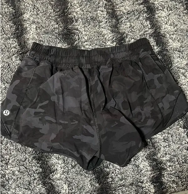 Lululemon 2.5" Hotty Hot Shorts - Image 2
