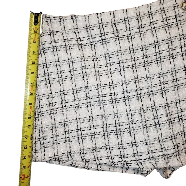 Black and white tweed plaid mini skirt with built in shorts approximate size XL - Image 9
