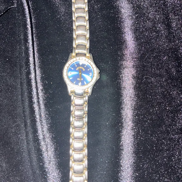 Silver tone watch - Image 3