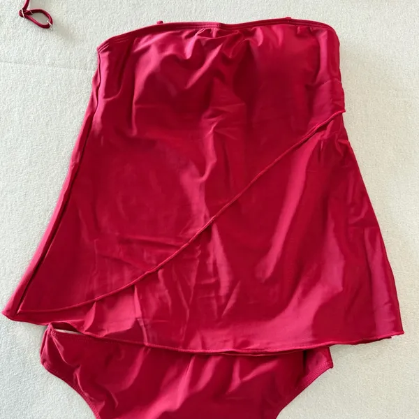 Women's NEW Two Piece Swimsuit Size Medium #260548 Red - Image 7