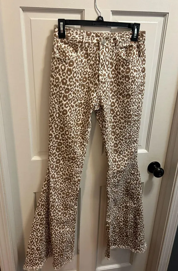 Buckle High Rise Flare Jeans Saint and Hearts - Image 3
