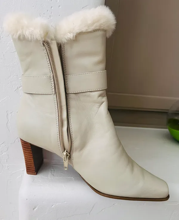 Markon Cream Faux Fur Boots - Image 4