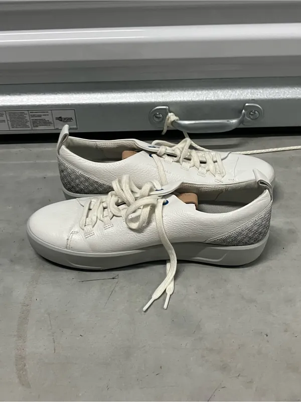 ECCO soft white leather golf sneakers - Image 5