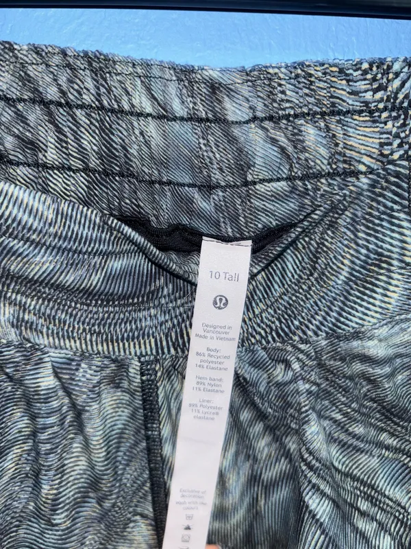 Lululemon Hotty Hot 4" - Image 2
