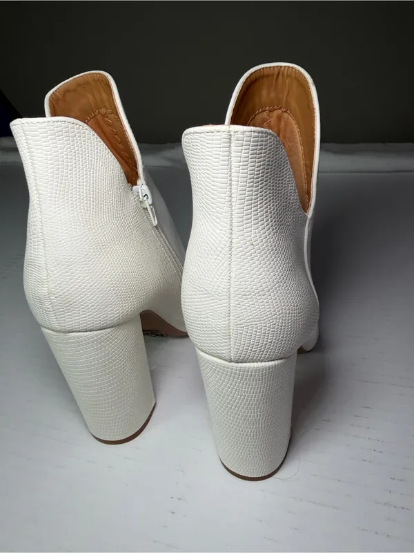 Qupid White Pointed Toe Ankle Booties with Block Heel - Image 5