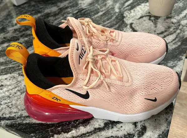 Nike Air Max 270 Shoes - Image 2