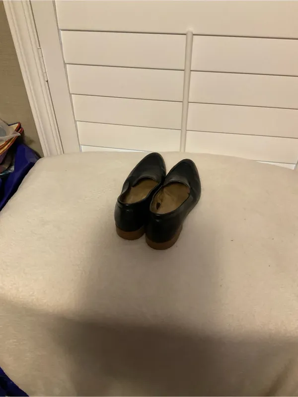 Classic Black Leather Women's Slip-On Loafers - Image 3