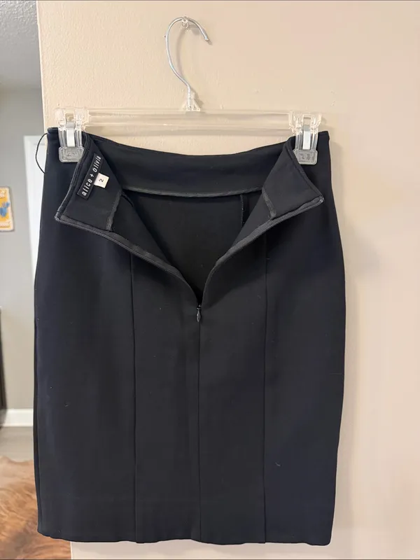 $195 Alice + Olivia mini pencil skirt in black size 2 - Image 6