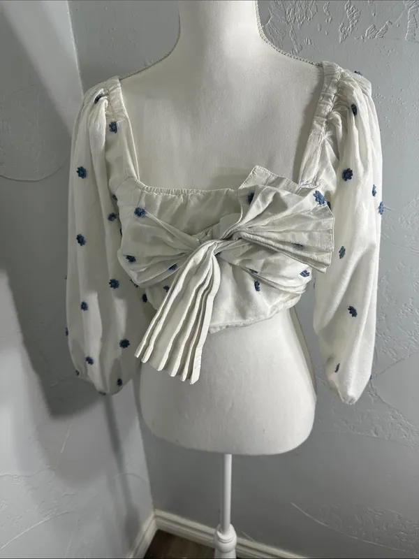 FARM Rio White Puff-Sleeve Crop Top with Blue flowers Print. - Image 4