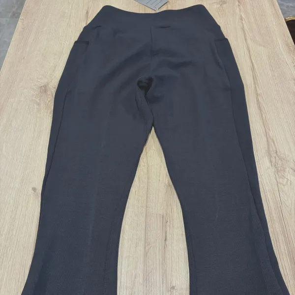 GYMSHARK Womens Leggings Black Cropped Poise Stretch Sportwear Medium NwT‎ - Image 2