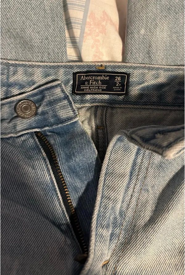 Abercrombie Girlfriend High-Rise - Image 3