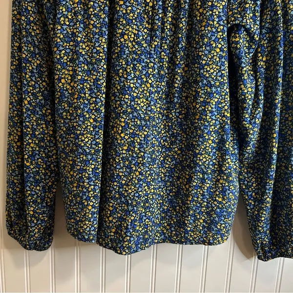 Croft & Barrow women Blue and Yellow Floral Top long sleeeve. - Image 8
