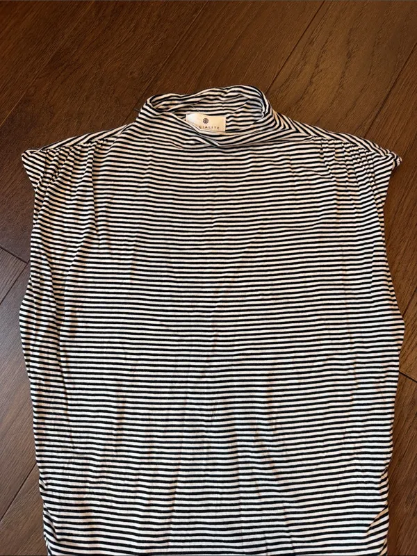 Socialite Black and White Striped Mock Neck Tank Size Medium - C67-121 - Image 3