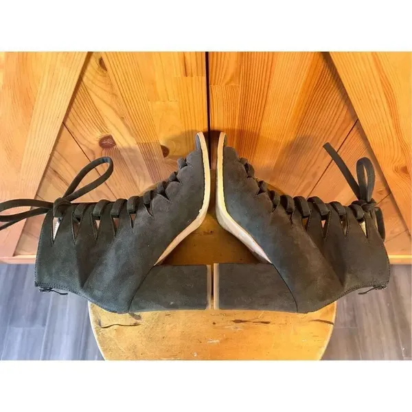 SODA Suede Laced Up Heels Olive Size 7.5 - Image 6