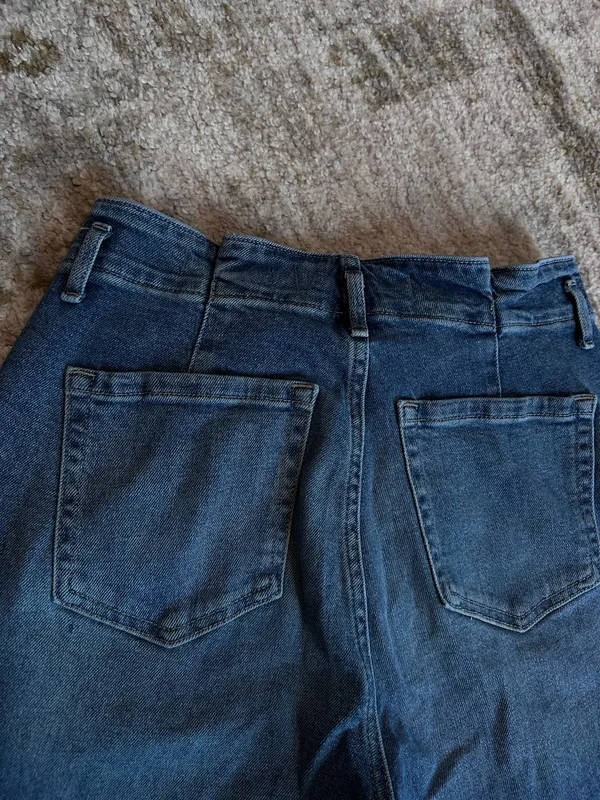 Hollister Curvy Ultra High Rise Mom Jeans - Image 5