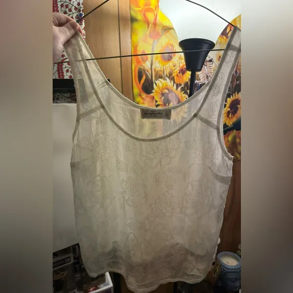 Abercrombie Vintage- Beautiful Floral Sheer Tank Top Size Small - Image 2