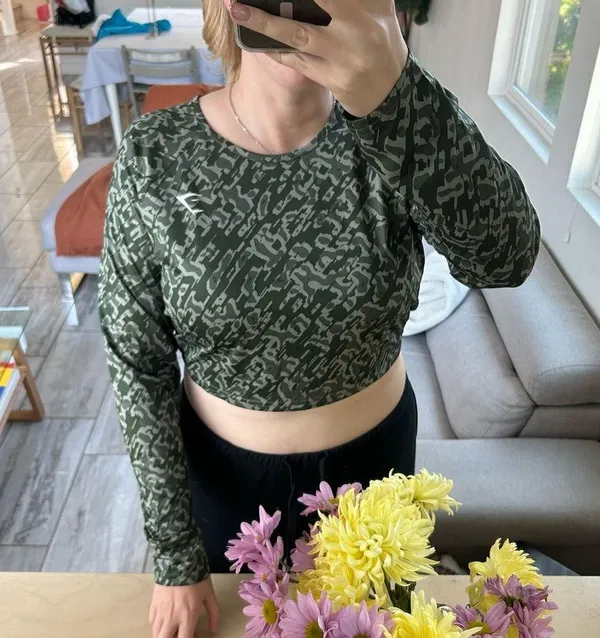 Gymshark  crop top - Image 4