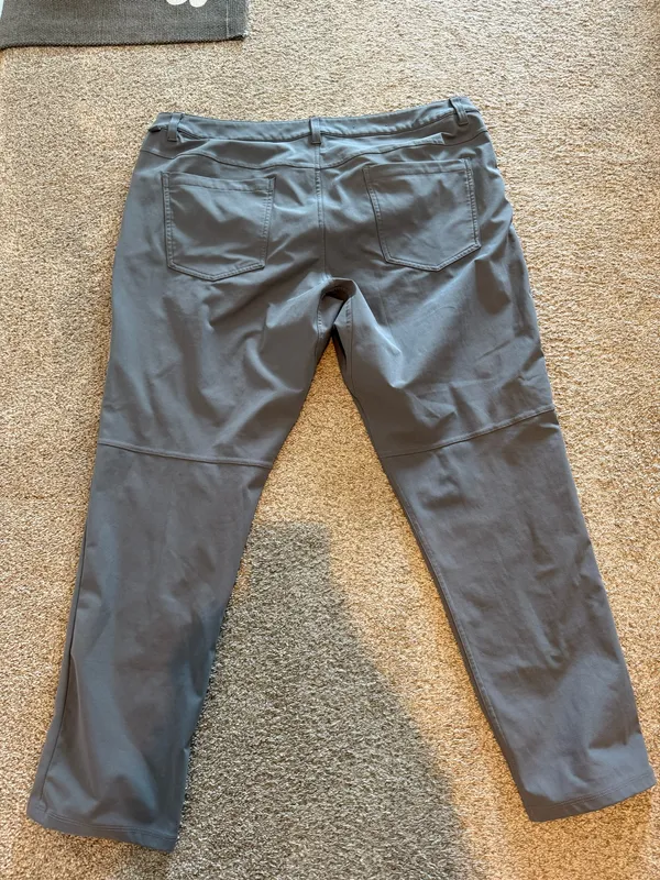Men’s lululemon pants - Image 4