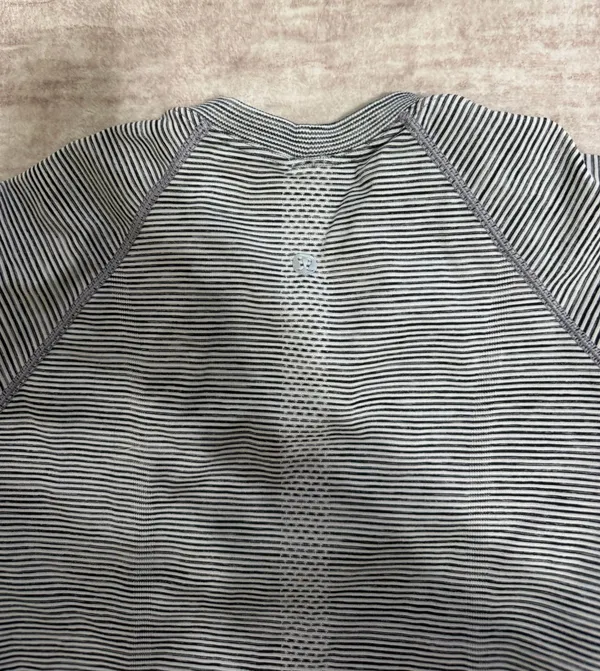 Lululemon Swiftly tech 2.0 short sleeve size 8 - Image 6