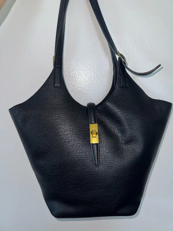 Miztique turnlock detail tote black/gold - Image 2