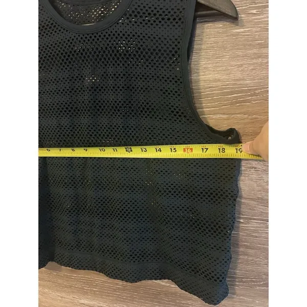 Lululemon Tank Top Sleeveless Athletic Perforated Army Green Breathable Size 6 - Image 3