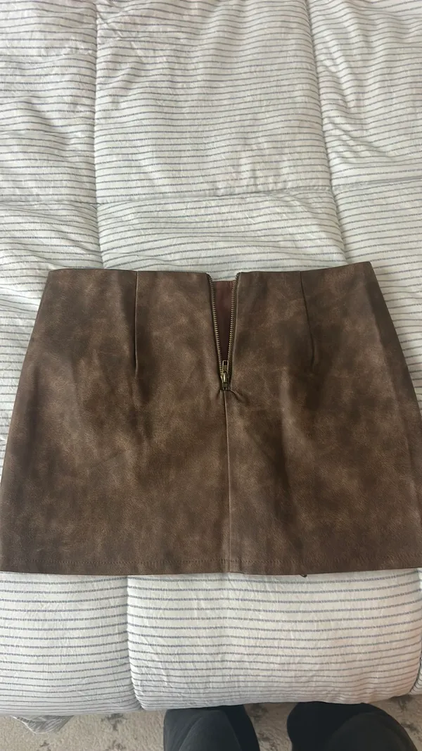 Edikted Skirt Mini Faux Leather - Image 3