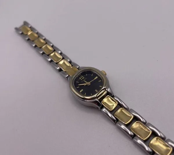 Working Ladies Timex Two Tone Women's Wrist Watch - Image 3