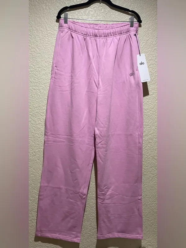 Alo Yoga NWT Accolade Straight Leg Sweatpants Candy Heart Pink Size M - Image 4