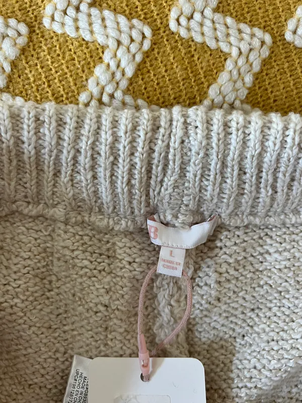 Gianni Bini Cream Knit Shorts - Image 5
