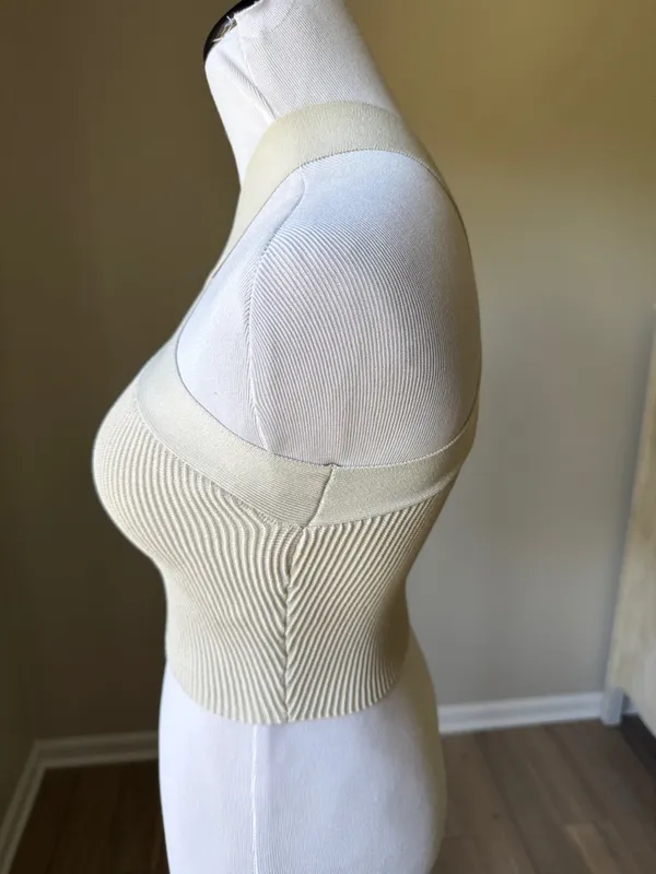 Aritzia Babaton Sculpt Knit Criss Cross Tank Top - Image 4