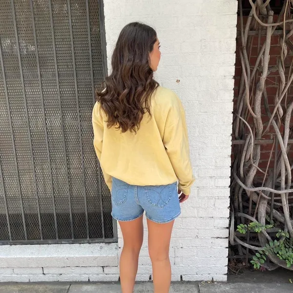 Vintage yellow pebble lake embroidered crewneck sz L women’s - Image 4
