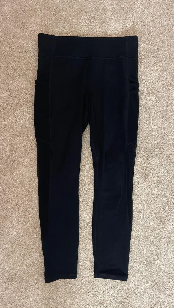 Fabletics Mid-Rise 7/8 Pocket Legging - Image 4