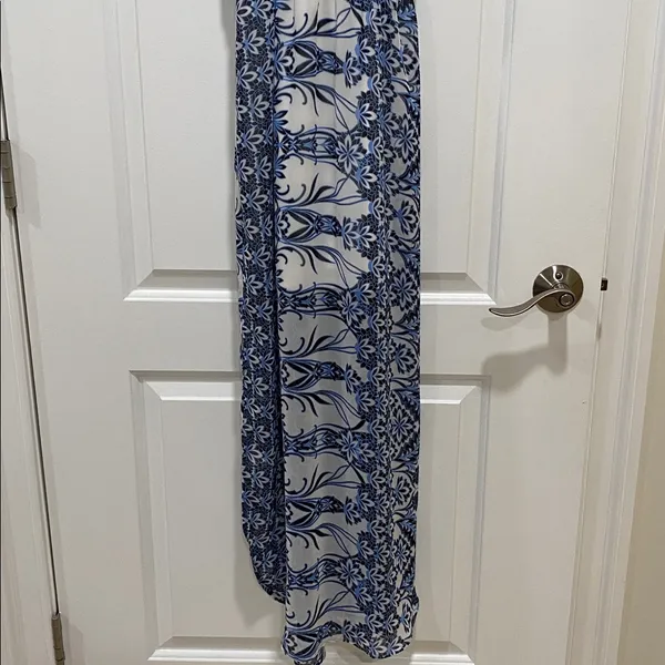 Lulu’s LUSH Floral Blue and White surplus waist midi Dress size Medium - Image 7
