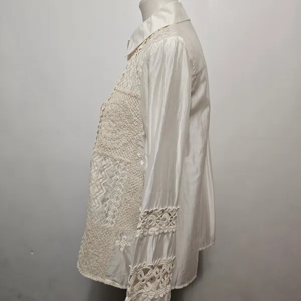 Fashion Apparel Blouse S/M Ivory Lace Patchwork Boho Eyelet Button Down Cottage - Image 3