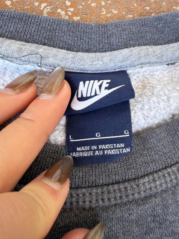 Nike grey crewneck sweatshirt Size L #sweatshirt #athleisure #comfy - Image 5