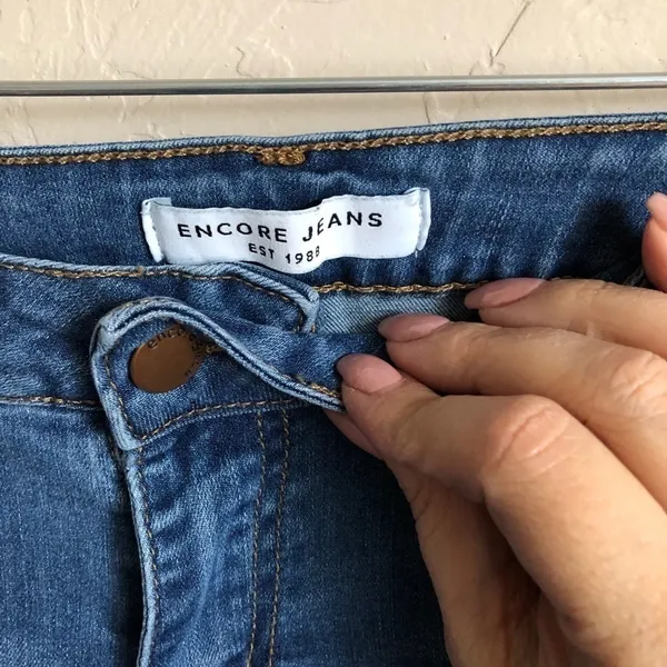 Encore Distressed Raw Hem‎ Skinny Jeans - Image 4