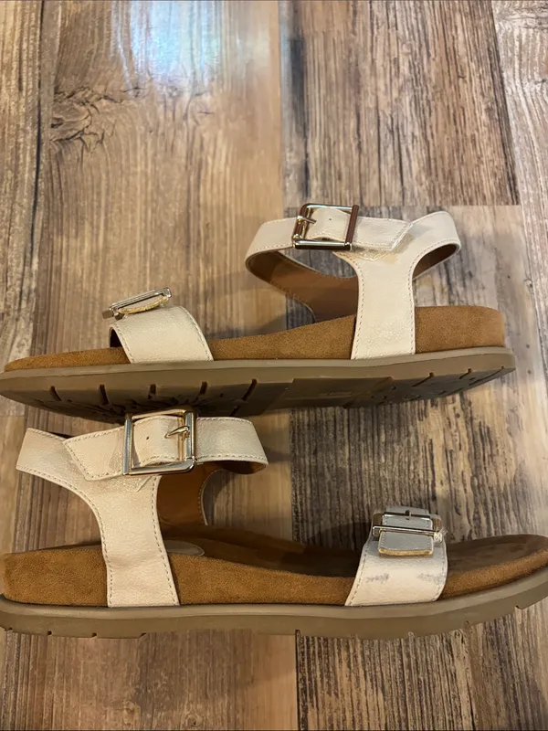Eurosoft Gilana Cream Colored Sandals - Size 9M - Image 7