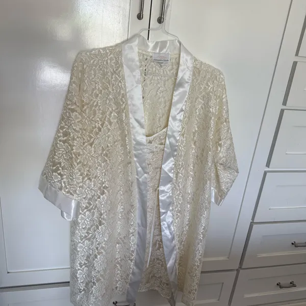 Vintage Alexandra Nicole Bridal Robe set - Image 11