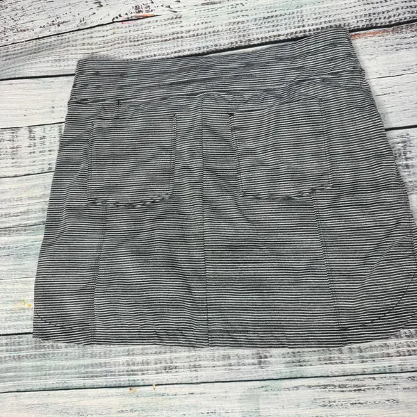 Athleta Athletic Skort Skirt Workout Grey Stripe Sm - Image 2