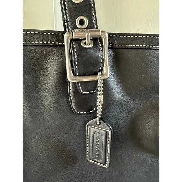 Coach 9572 Hamptons Black Smooth Leather Buckle Straps Hobo Tote Shoulder Bag - Image 4