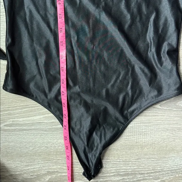 Babaton Satinette Squareneck Longsleeve Bodysuit Medium - Image 11