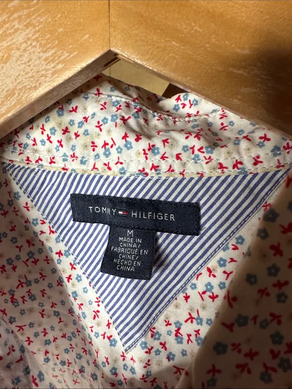 Tommy Hilfiger Ditsy Floral Tie Sleeve Button Down Blouse Size Medium - Image 4