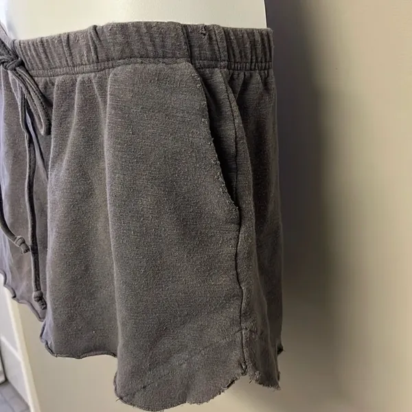 Vici Heather Gray Distressed Lounge Short Shorts w/ Elastic Waist and Pockets- M - Image 5