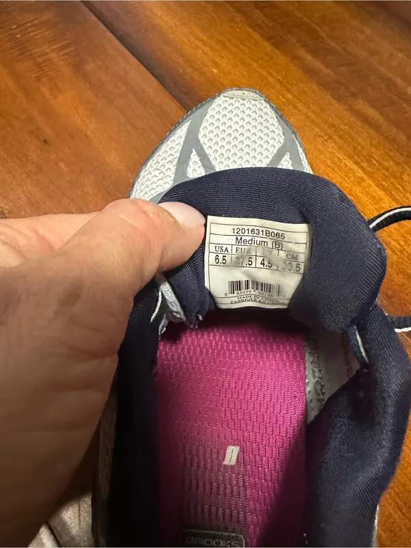 Brooks Dyad  Women's Sneakers - Image 6