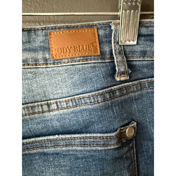 Judy Blue Distressed Denim Shorts Medium - Image 7